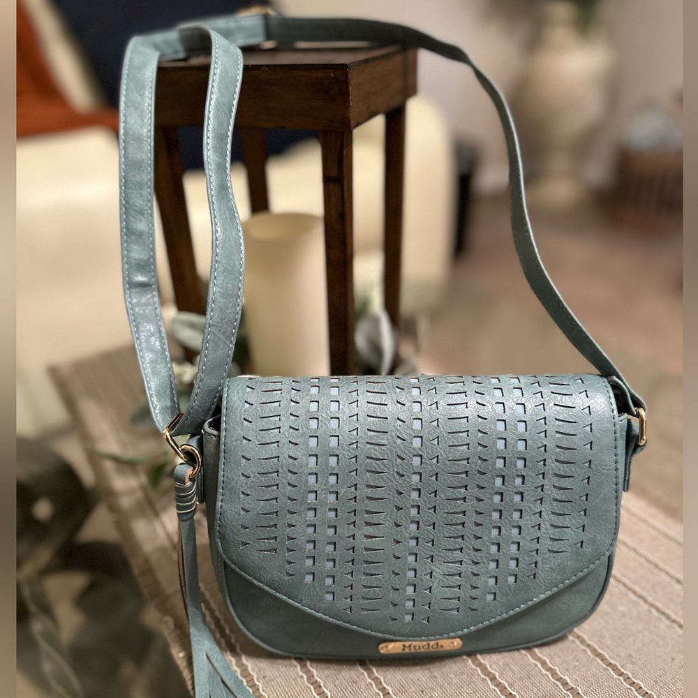 Mudd | EUC Seafoam Green Filigree Faux Leather Crossbody Bag